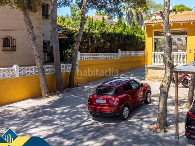 Chalet en venta en Torrevieja, Los Balcones Los Altos. Villa con piscina privada, en la provincia de Alicante, en la localidad de Torrevieja, en el barrio de Los Balcones. 2 habitacione. Chalets.