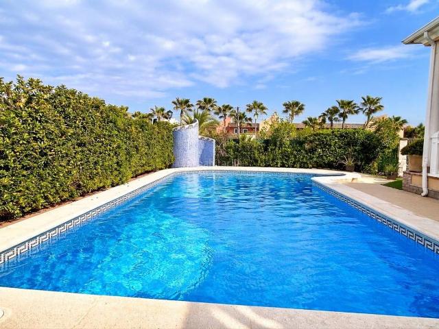 Chalet en venta en Torrevieja, Los Europeos. Chalets.