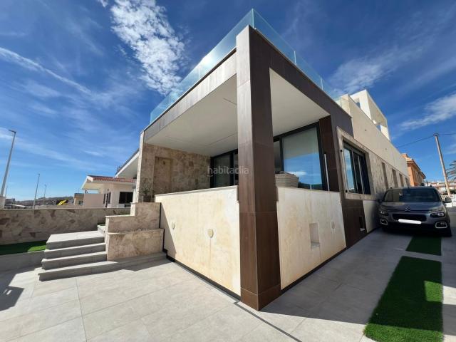 Chalet en venta en Torrevieja, Los Europeos. Espectacular VILLA A PIE DE PLAYA, LA MATA. Chalets.