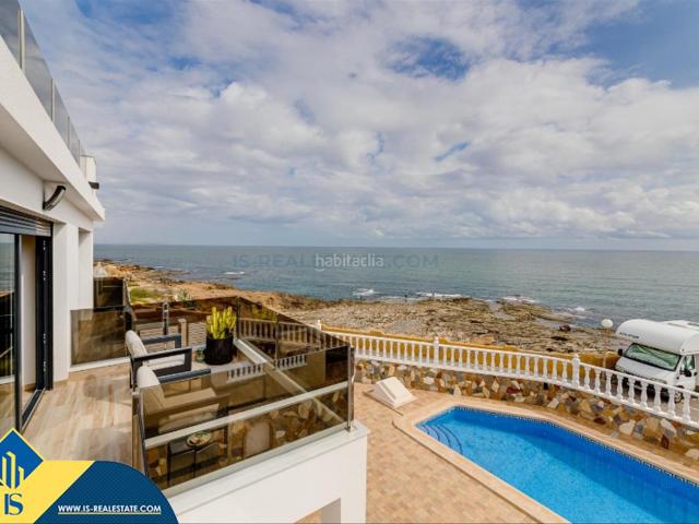 Chalet en venta en Torrevieja, Miramar Torre del Moro. Chalet con piscina privada, en la provincia de Alicante, en la localidad de Torrevieja, en la pedanía de La Mata. 4 habitaciones. Chalets.