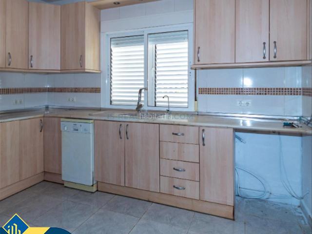 Chalet en venta en Torrevieja, Nueva Torrevieja. Chalet con piscina compartida, en la provincia de Alicante, en la localidad de Torrevieja, en la zona de Playa de Los Locos. 3 hab. Chalets.