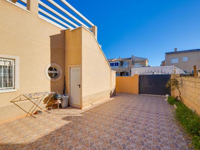 Chalet en venta en Torrevieja, Parque Acuático Sector 25. CÉNTRICO CHALET CON TODOS LOS SERVICIOS CERCA. Chalets.