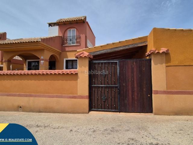Chalet en venta en Torrevieja, Parque Acuático Sector 25. Villa con piscina comunitaria, en la provincia de Alicante, en la localidad de Torrevieja, en el barrio de La Mata. 2 habitaciones. Chalets.