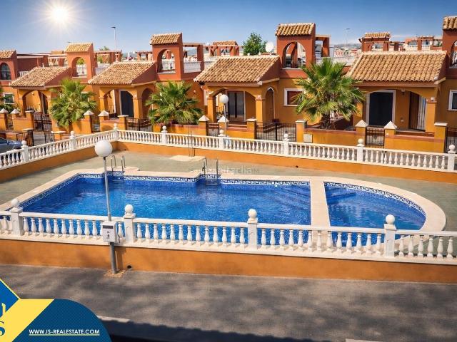 Chalet en venta en Torrevieja, Parque Acuático Sector 25. Villa con piscina comunitaria, en la provincia de Alicante, en la localidad de Torrevieja, en el barrio de La Mata. 2 habitaciones. Chalets.