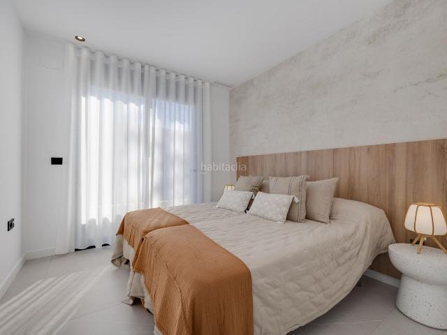 Chalet en venta en Torrevieja, Parque Acuático Sector 25. Villa Independiente 3 Dormitorios con Garaje, Piscina Privada, Vistas a las Lagunas en Torrevieja. Chalets.