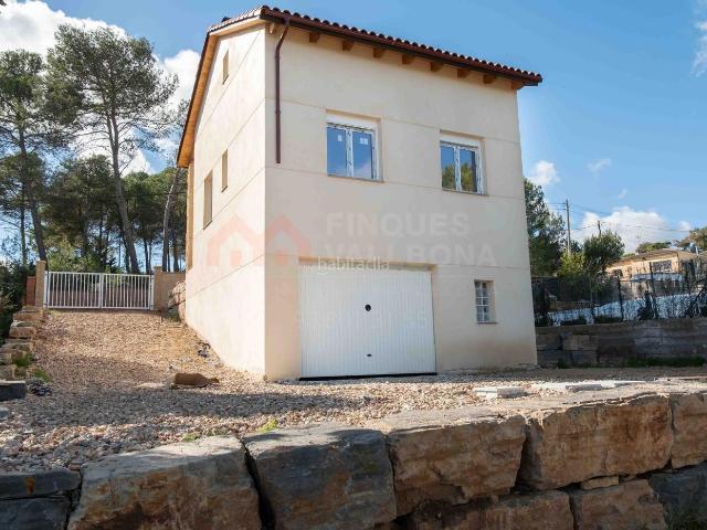 Chalet en venta en Torre de Claramunt La. OBRA NUEVA EN PINEDES DE LARMENGOL. Chalets Torre de Claramunt.