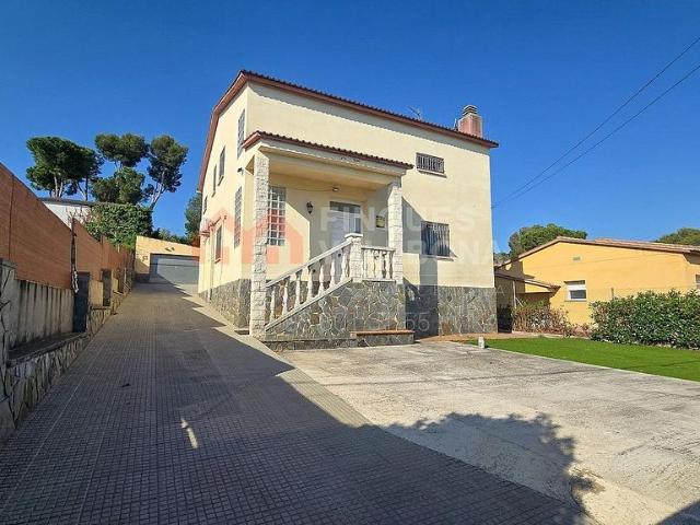 Chalet en venta en Torre de Claramunt, La, de 160 m² 6 habitaciones por 273.000