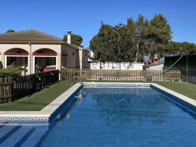 Chalet en venta en Torre de Claramunt, La, de 173 m² 4 habitaciones por 271.000