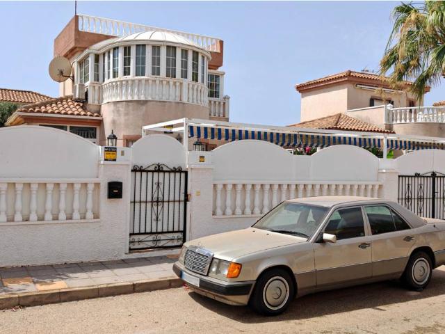 Chalet en venta en Torre de la Horadada 03191