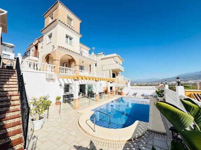 Chalet en venta en Torre del Mar, Viña Málaga. Villa de lujo ubicada en la urbanización Viña Málaga en Torre del Mar. Chalets Torre del.