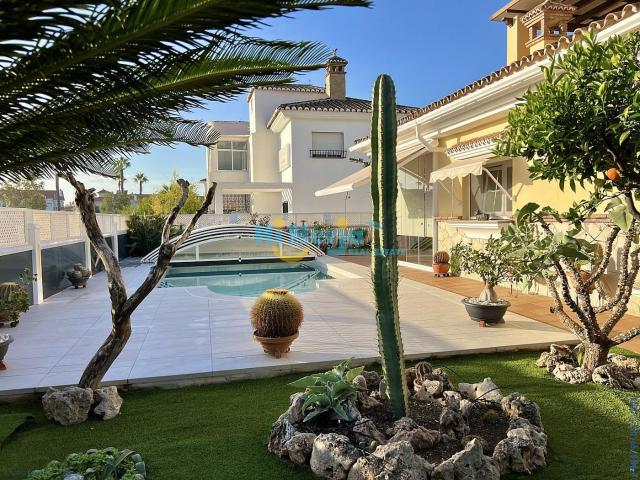 Chalet en venta en Torre del Mar, Centro. CHALET INDEPENDIENTE EN URB. EL TOMILLAR. Chalets Torre del.