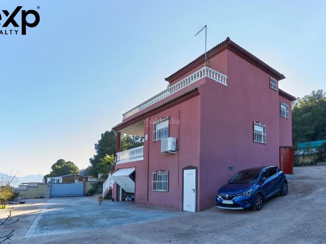 Chalet en venta en Jaén, Valdeastillas Fuentezuelas. Magnífico chalet en venta a las afueras de Jaén. Chalets.