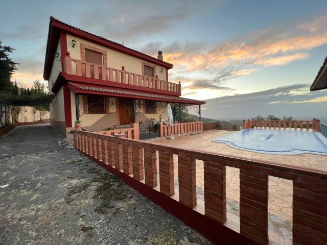 Chalet en venta en Torredelcampo. Chalets.
