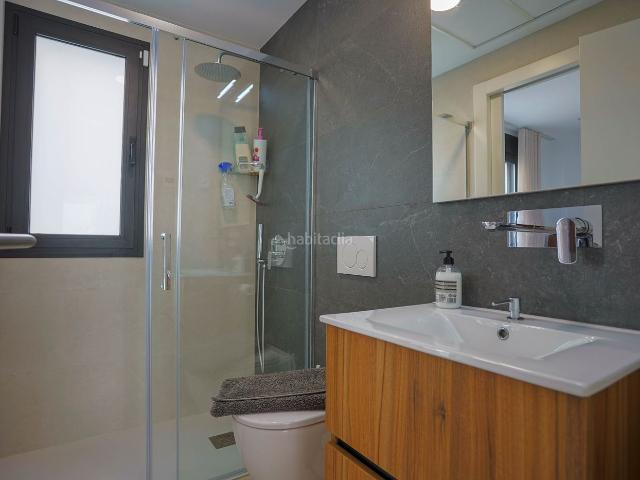 Chalet en venta en Torre Pacheco, Mar Menor golf. Villa de lujo independiente con piscina privada, sótano reformado y solárium en Santa Rosalía Lake Life Resort. Chalets Torre.