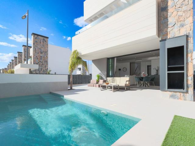 Chalet en venta en Torre Pacheco, Mar Menor golf. Preciosas villas en resort de lujo. Chalets Torre.