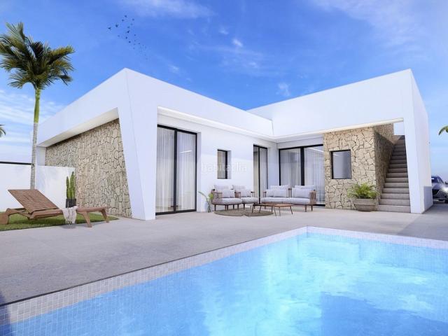 Chalet en venta en Torre Pacheco, Roldán. Villa de 3 dormitorios en venta en Roldan, con piscina. Chalets Torre.