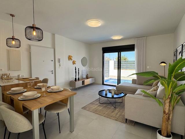 Chalet en venta en Torre Pacheco, Roldán. Villa de 2 dormitorios en venta en TorrePacheco, con piscina. Chalets Torre.