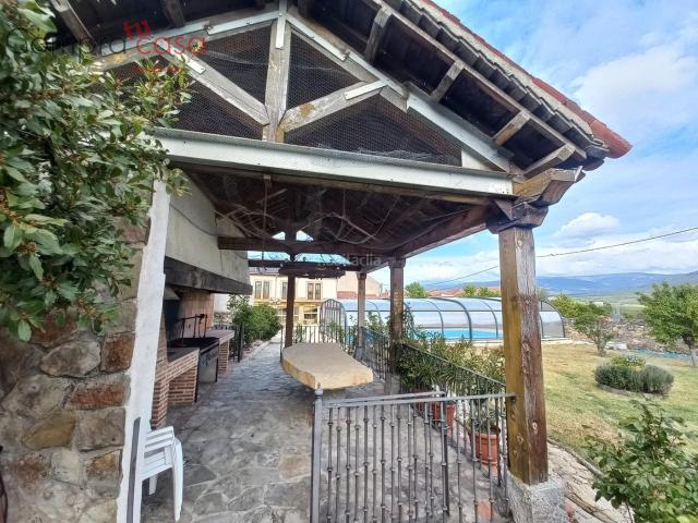 Chalet en venta en Torrecaballeros. VENTA. CHALET. TORRECABALLEROS. SEGOVIA. Chalets.