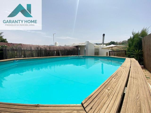 Chalet en venta en Torredonjimeno. Finca con piscina y placas solares en Torredonjimeno. Chalets.