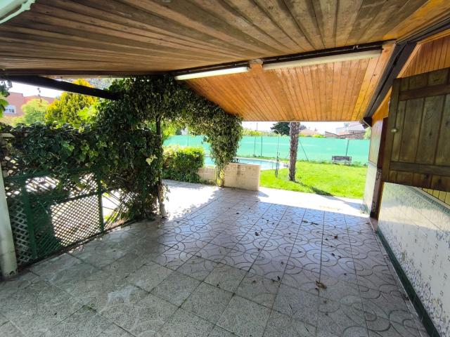 Chalet en venta en Torrejón del Rey. Acogedor chalet 1 planta en parcela llana con piscina. Sin comisiones. estudiamos financiación. Chalets Torrejón del.