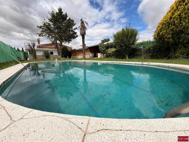 Chalet en venta en Torrejón del Rey. Acogedor Chalet en Parque de las Castillas con Piscina y Jardín. Chalets Torrejón del.