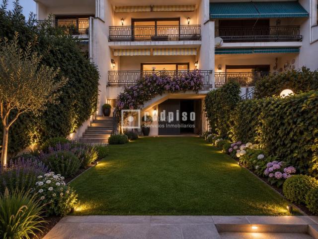 Chalet en venta en Torrelodones, Colonia. Excelente oportunidad para diseñar y personalizar la vivienda de tus sueños. Chalets.