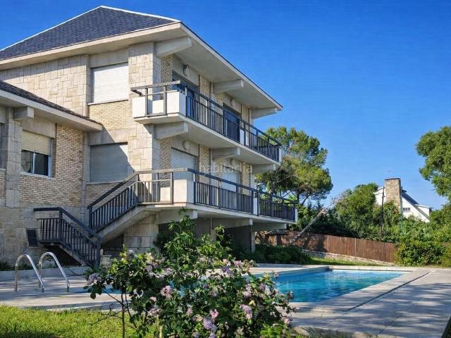 Chalet en venta en Torrelodones, El Monte. Vivir entre naturaleza, historia y privacidad una propiedad única en Los Peñascales. Chalets.