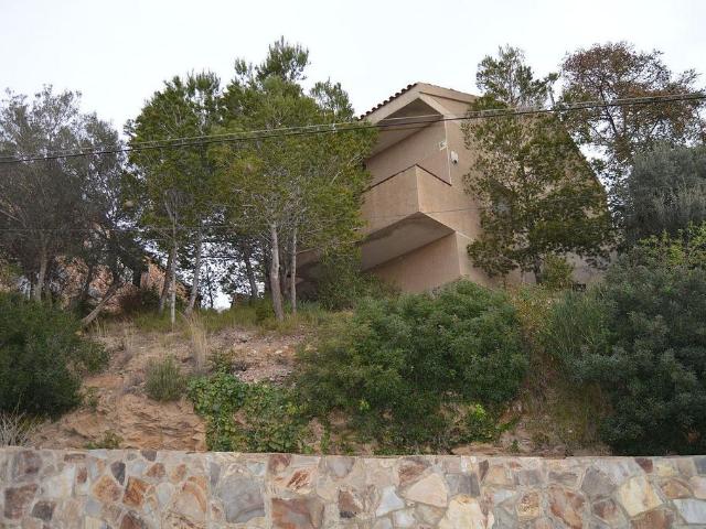 Chalet en venta en Torrelles de Llobregat, de 90 m² 3 habitaciones por 319.000