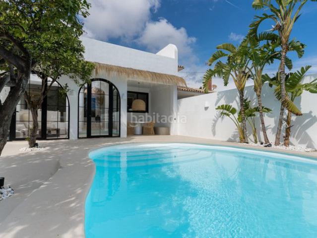 Chalet en venta en Torremolinos, El Pinillo. Brandnew luxury villa with private swimming pool.Located in one of the most peaceful and convenient residential areas of Torremoli. Chalets.