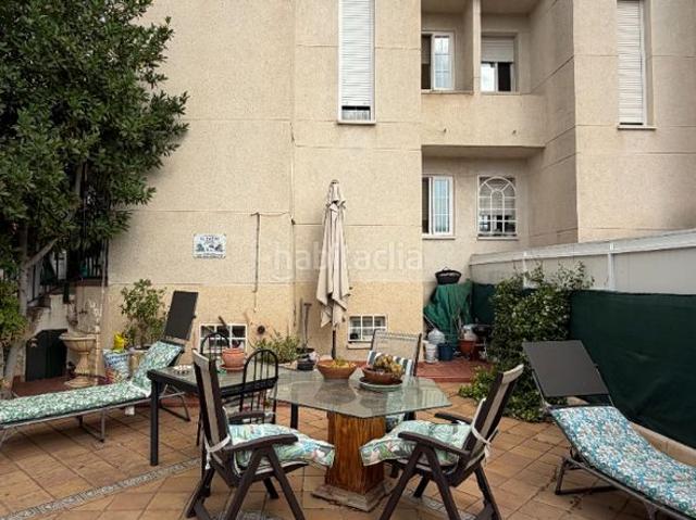 Chalet en venta en Torres de la Alameda. Chalet de esquina con gran jardín privado en Torres de la Alameda. Chalets Torres de la.