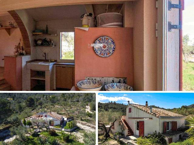 Chalet en venta en Tortosa, Urbanitzacions Costa Dorada. Finca Bella Un Refugio Mediterráneo con Vistas Espectaculares. Chalets.