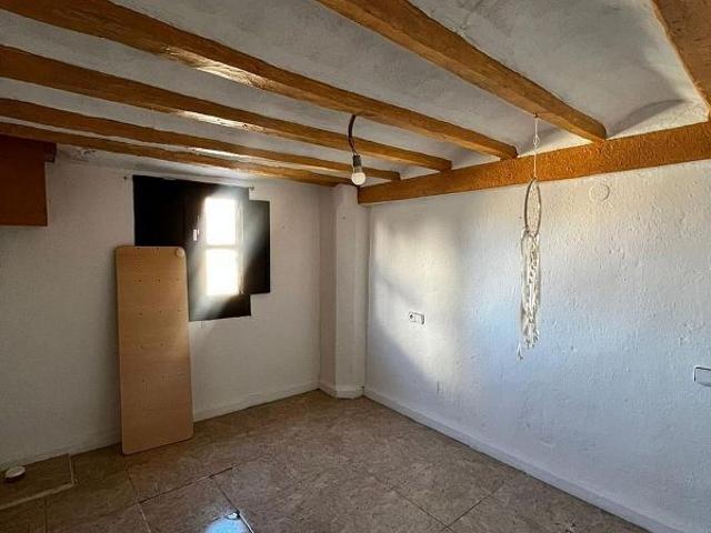 Chalet en venta en Tortosa, de 65 m² 3 habitaciones por 52.000