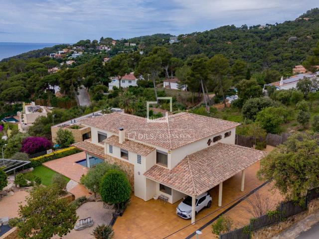 Chalet en venta en Tossa de Mar, Santa Maria de Llorell Costa Brava. Casa en excelentes condiciones de 5 dormitorios en venta en Tossa de Mar. Chalets Tossa de.