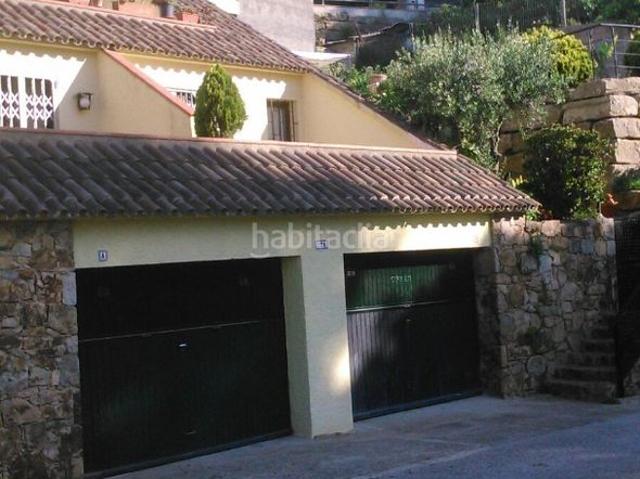 Chalet en venta en Tossa de Mar, Santa Maria de Llorell Costa Brava. Tossa de Mar. Urb. Nuestra Señora de Llorell. Dos casas, piscina y 450 metros para hacer otra casa. Chalets Tossa de.
