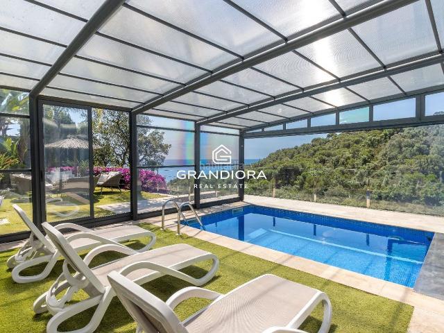Chalet en venta en Tossa de Mar, Santa Maria de Llorell Costa Brava. Villa de lujo con licencia turística y vistas al mar en Tossa de Mar. Chalets Tossa de.