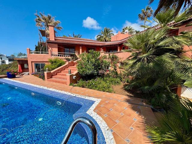 Chalet en venta en Tacoronte, Santa Catalina. TENERIFE: A masterpiece by the sea luxury villa with a view and vision on the first sea line!. Chalets.