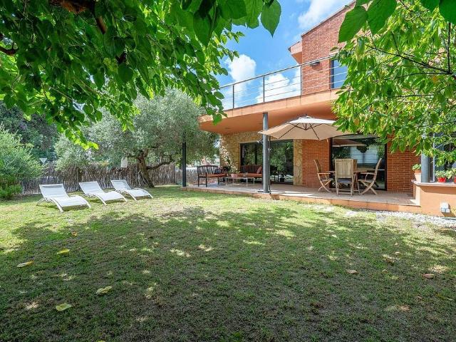 Chalet en venta en Tarragona, de 366 m² 4 habitaciones por 649.000