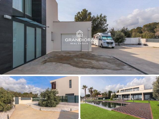 Chalet en venta en Tarragona, Llevant Costa Dorada. Impresionante casa independiente con vistas panorámicas al mar y 546 m. Chalets.