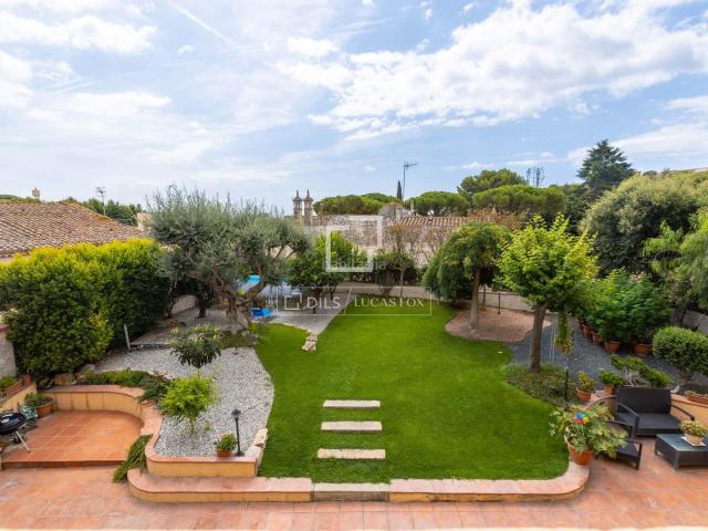 Chalet en venta en Teià. Masía en venta en el mismo centro de Teià, Barcelona. Chalets.
