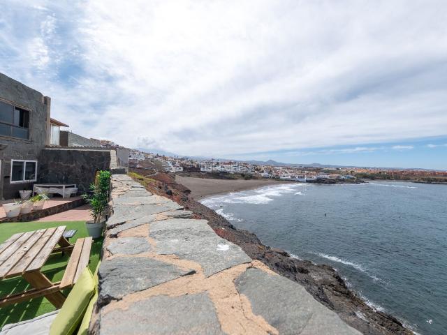 Chalet en venta en Telde, Playa del Hombre Taliarte Salinetas. Descubre una exclusiva vivienda unifamiliar situada en Playa del Hombre, calle Bequer 75, 290m2. Chalets.