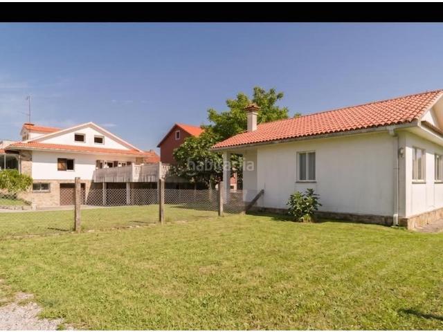 Chalet en venta en Teo. E&V vende chalet de 7 habitaciones, con casa de invitados, en Lugar de Raxó, Cacheiras TEO. Chalets.