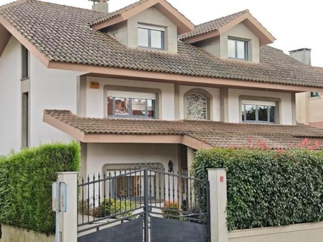 Chalet en venta en Teo, San sandurnino