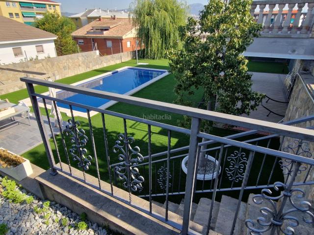 Chalet en venta en Terrassa, Can Parellada. Chalet con piscina, barbacoa y amplios espacios interiores. Chalets.