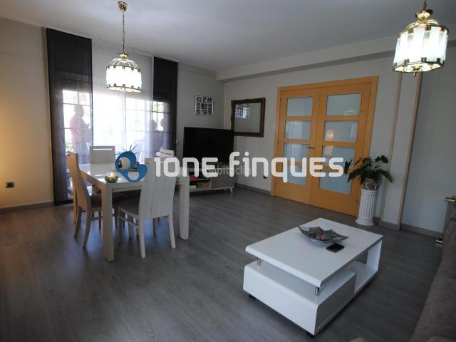 Chalet en venta en Terrassa, Can Parellada. Ione Finques Ofrece. Chalets.