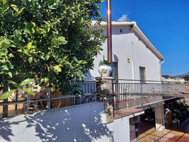 Chalet en venta en Terrassa, de 150 m² 5 habitaciones por 369.500