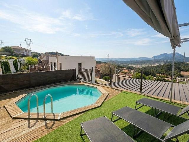 Chalet en venta en Terrassa, de 385 m² 5 habitaciones por 572.000