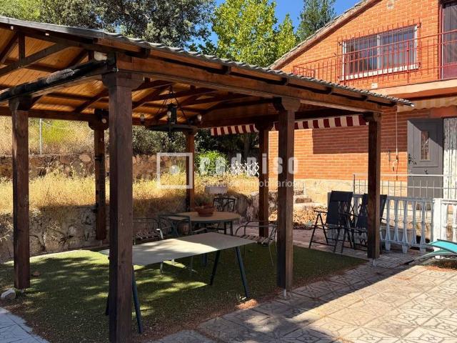 Chalet en venta en Tiemblo El. CHALET INDEPENDIENTE EN URB. VALDESANMARTIN. Chalets Tiemblo.