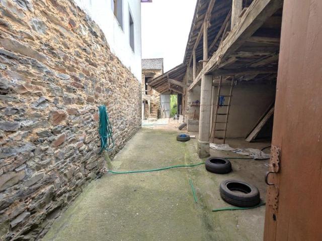 Chalet en venta en Tineo. TREMENDA CASONA SOLARIEGA TRADICIONAL CON PATIO INTERIOR Y TERRENOTODO URBANO. Chalets.