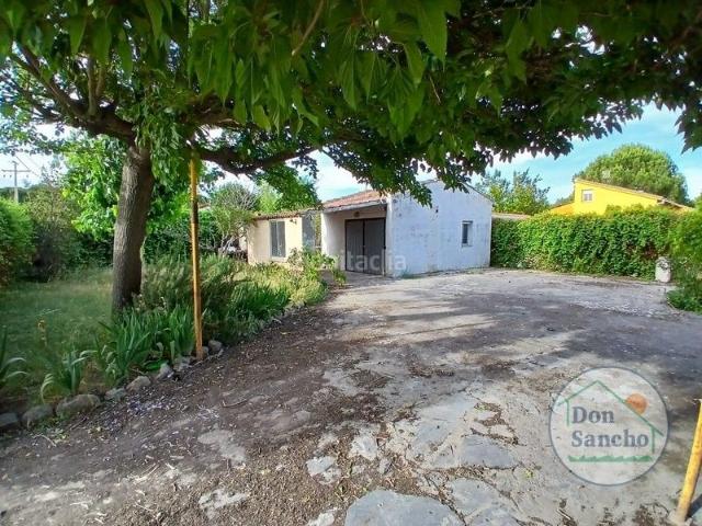Chalet en venta en Traspinedo. NO COBRAMOS HONORARIOS AL COMPRADOR!CHALET INDEPENDIENTE en Traspinedo. Suelo rustico. Parcela de 1037 m que cuenta con 193.50 m c. Chalets.