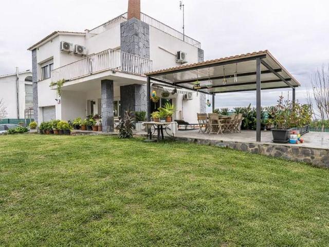 Casa en venta en Arenys de Munt, de 200 m² 5 habitaciones por 549.000